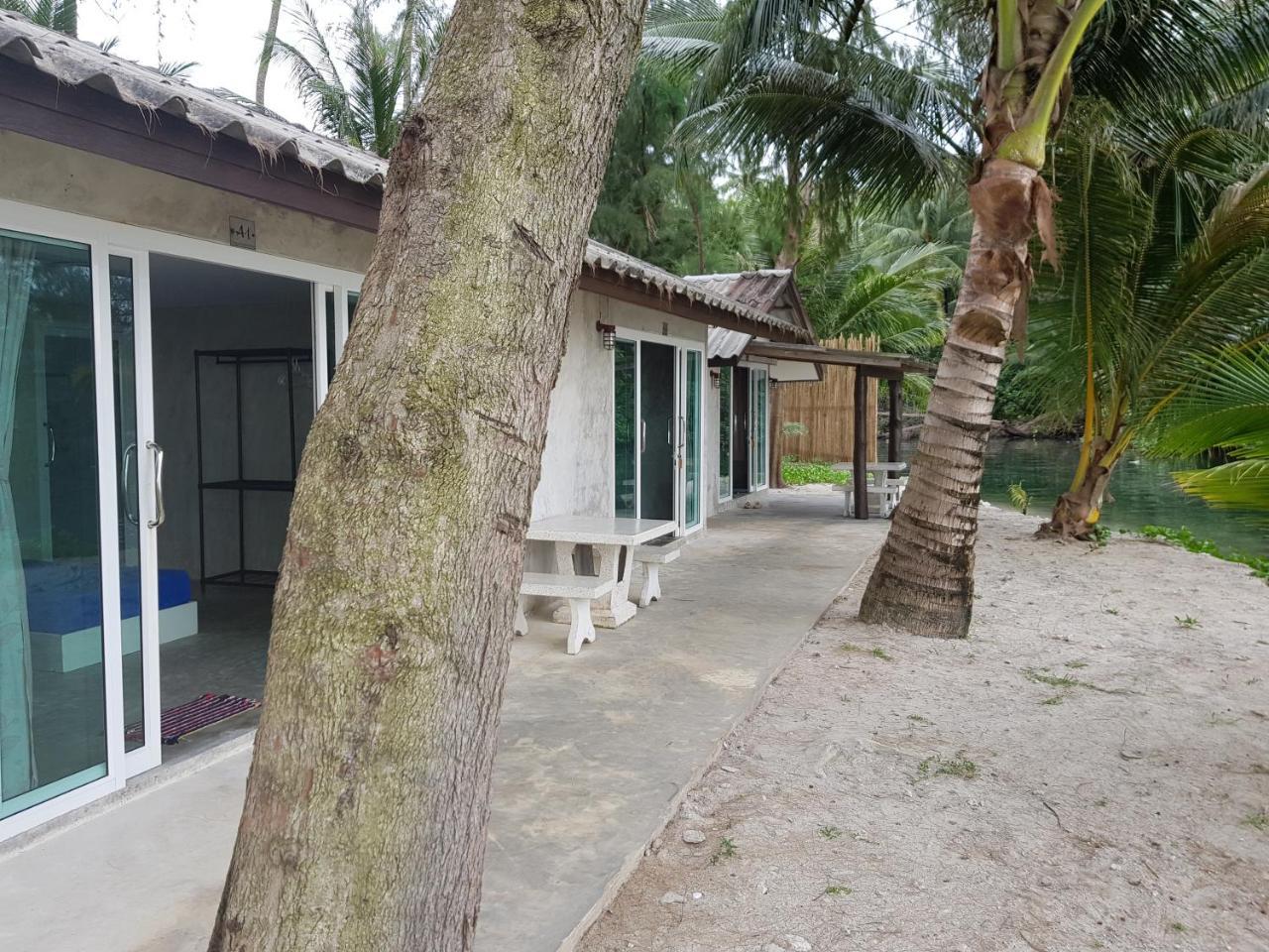 S Beach Resort Ko Kut Exterior photo